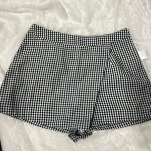 Black and white skort